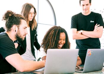 Concursos: 7 novos editais prometem mais de MIL vagas para MÉDIO e SUPERIOR