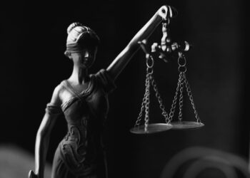 Concurso Justiça com quase 300 vagas e salários de R$ 13 MIL? Veja tudo AQUI