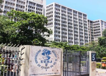 UERJ abre concurso público.