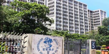 UERJ abre concurso público.