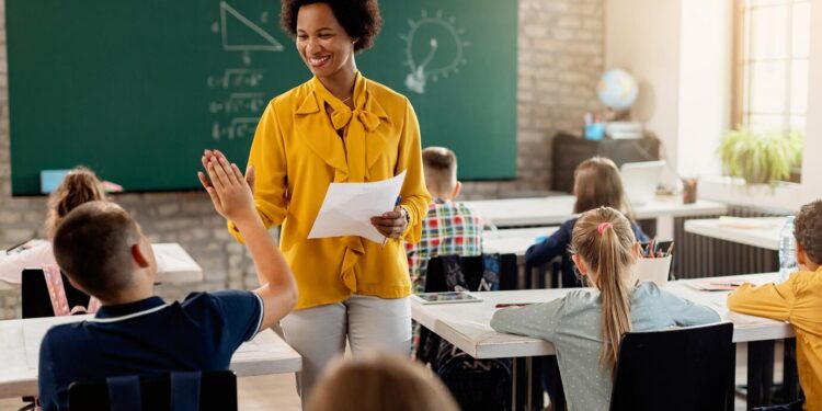 A Prefeitura abriu novo processo seletivo para coordenadores e pedagogos com salários de R$ 3.125. Confira aqui!