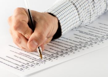 Saiba como se preparar para um concurso público; Imagem: Canva