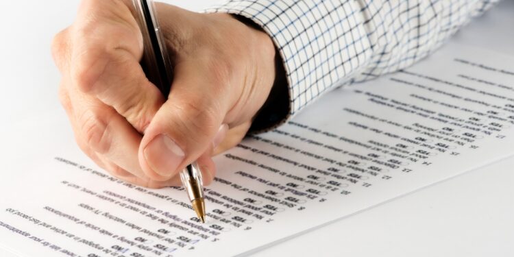 Saiba como se preparar para um concurso público; Imagem: Canva