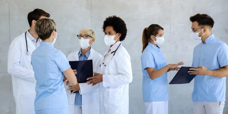 Confira as principais notícias de concursos públicos na área da saúde.