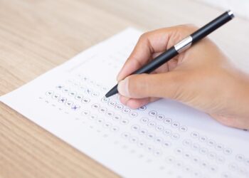 Saiba como se preparar para o Concurso ISS; Imagem: Freepik